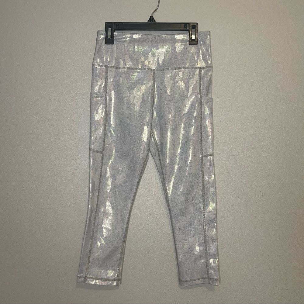 Zyia Silver camo light n tight leggings with pockets size 4 20” crop